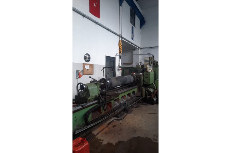 1970 Model Rus Yılanlı 690x3000 Universal Torna Tezgahı