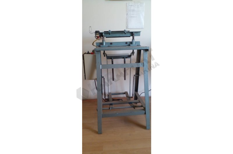 ENDÜSTRİYEL TİP PEDALLI NAYLON YAPIŞTIRMA MAKİNASI