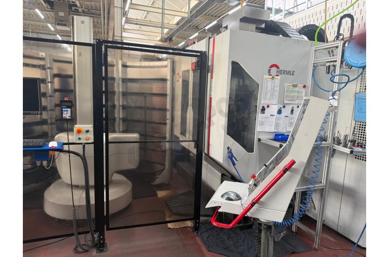 Hermle C-20U 5 Eksen CNC İşleme Merkezi + 3R Robot + Takımlar