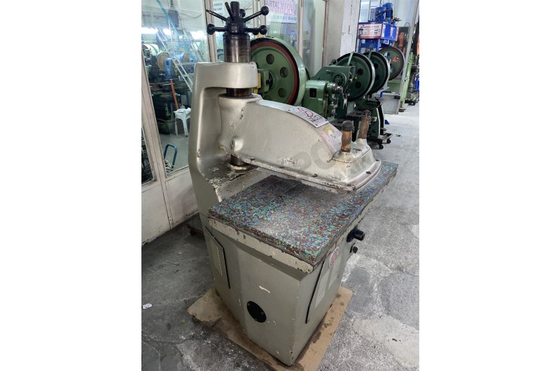 HİDROLİK 15 TONLUK KESİM PRESİ