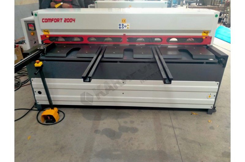 LRGM 2050 x 4mm Rediktörlü LİNDA Machine Marka Giyotin Makas