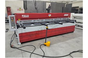 3050 x 4mm Linda Machine NC Kontrollü Rediktörlü Giyotin Makas