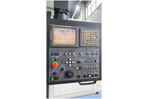 32 inç Doosan Puma 700 Ara Yataklı CNC Torna Tezgahı-2011