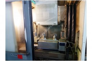 5 Eksen Stama MC526 Çift Tabla Spindle Divüzör CNC İşleme R-2440