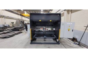 CONFORT 2600mm 100 Ton 3 Eksen LİNDA Machine Abkant Pres
