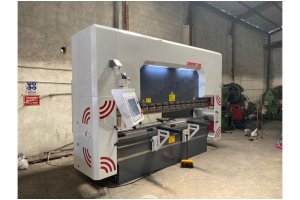 CONFORT 3100mm 220 Ton 6 Eksen LİNDA Machine Abkant Pres