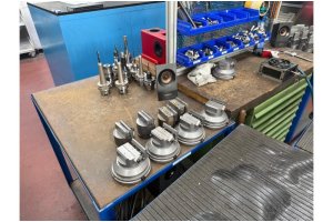 Hermle C-30U 5 Eksen CNC İşleme Merkezi + 3R Robot + Takımlar