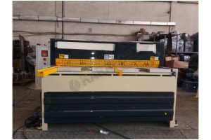LRGM 1550 x 5mm Rediktörlü Giyotin Makas - Guillotine Machines