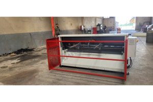 LRGM 2050 x 6mm Rediktörlü LİNDA Machine Marka Giyotin Makas
