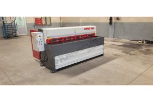 LRGM 2050 x 6mm Rediktörlü LİNDA Machine Marka Giyotin Makas