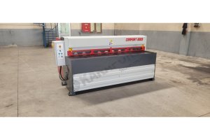 LRGM 2050 x 6mm Rediktörlü LİNDA Machine Marka Giyotin Makas