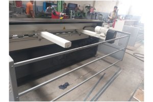 LRGM 2550 x 3mm Rediktörlü LİNDA Machine Marka Giyotin Makas