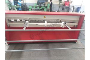 LRGM 2550 x 3mm Rediktörlü LİNDA Machine Marka Giyotin Makas