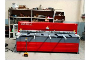 LRGM 2550 x 5mm Rediktörlü Giyotin Makas LİNDA MACHİNE - Guillot