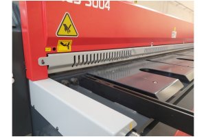 LRGM 3050 x 3,0mm Önden ve Arkadan Düşürmeli Rediktörlü Giyotin
