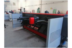 LRGM 3050 x 3,0mm Önden ve Arkadan Düşürmeli Rediktörlü Giyotin
