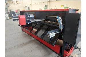 LRGM 3050 x 3,0mm Önden ve Arkadan Düşürmeli Rediktörlü Giyotin