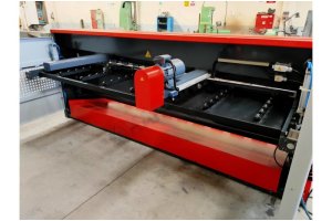 LRGM 3050 x 3mm Rediktörlü Nc Kontrollü 750mm LİNDA Machine