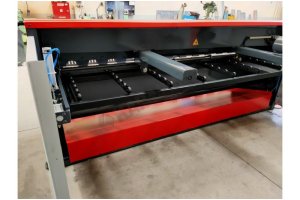 LRGM 3050 x 3mm Rediktörlü Nc Kontrollü 750mm LİNDA Machine