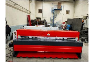 LRGM 3050 x 3mm Rediktörlü Nc Kontrollü 750mm LİNDA Machine