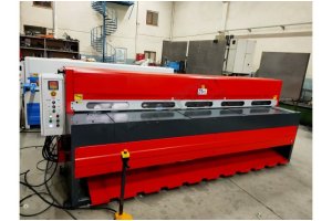 LRGM 3050 x 3mm Rediktörlü Nc Kontrollü 750mm LİNDA Machine