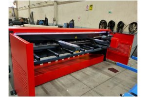 LRGM 3050 x 3mm Rediktörlü Nc Kontrollü 750mm LİNDA Machine