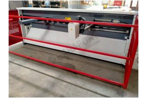 LRGM 3050 x 5mm Rediktörlü Giyotin Makas LİNDA MACHİNE -