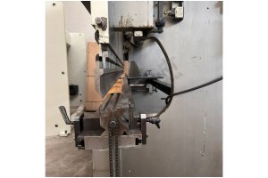 UĞURLU MARKA 4 MT X 300 TON NC HİDROLİK ABKANT PRES