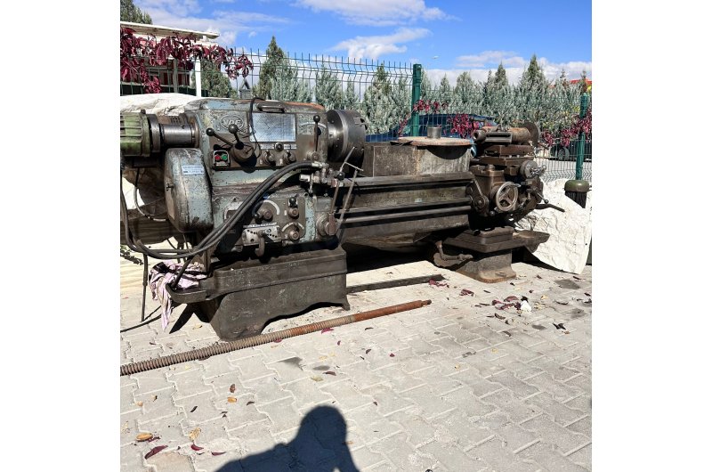 VDF MARKA 1 METRE 560 ÇAP ÜNİVERSAL TORNA TEZGAHI